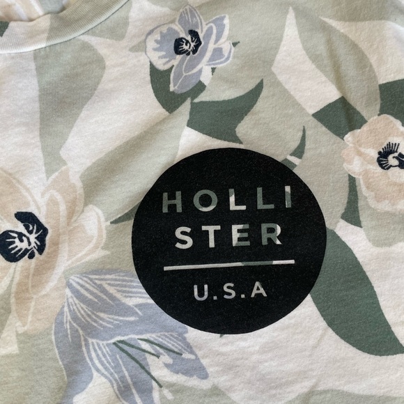 Hollister floral tee shirt - Picture 2 of 4
